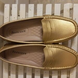 BEAUSEEN Size 8 Woman's Gold Driving Loafer Moccasin Leather Casual or D…